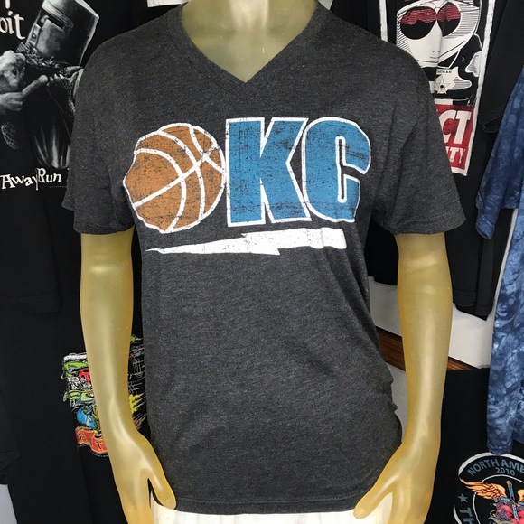 Oklahoma City Thunder NBA Size Small Tee Shirt - Picture 1 of 3